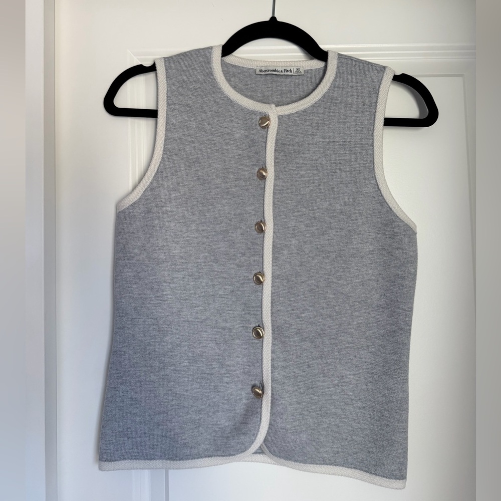 Abercrombie & Fitch Gray Knit vest Button-Front Top with White Trim XS! NWOT